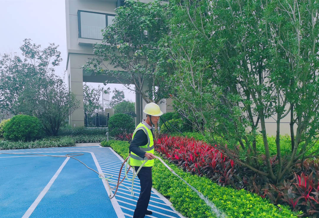小區綠化養護澆水